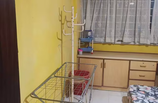 单间出租 • 梧槽 • 810 Yishun Ring Road • S$1000 • 5房(4臥室) • 普通房