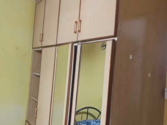 单间出租 • 梧槽 • 810 Yishun Ring Road • S$1000 • 5房(4臥室) • 普通房 照片