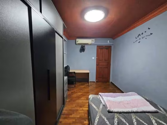 单间出租 • 林厝港 • 271A Jurong West Street 24 • S$1000 • 4房(3臥室) • 普通房 照片