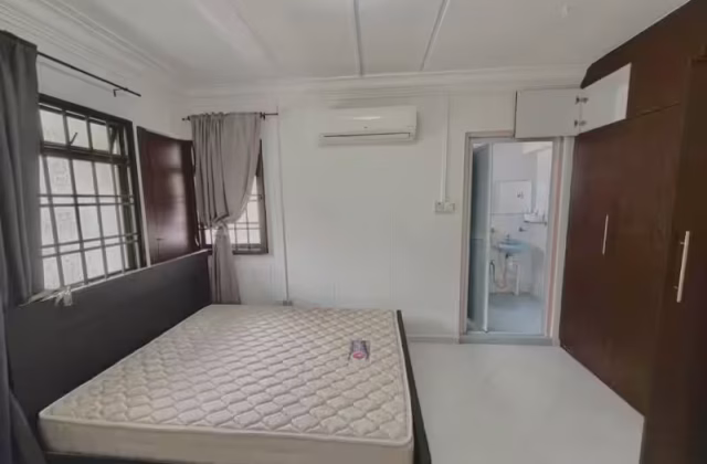 单间出租 • 林厝港 • 660 Jurong West Street 64 • S$1400 • 3房(2臥室) • 普通房