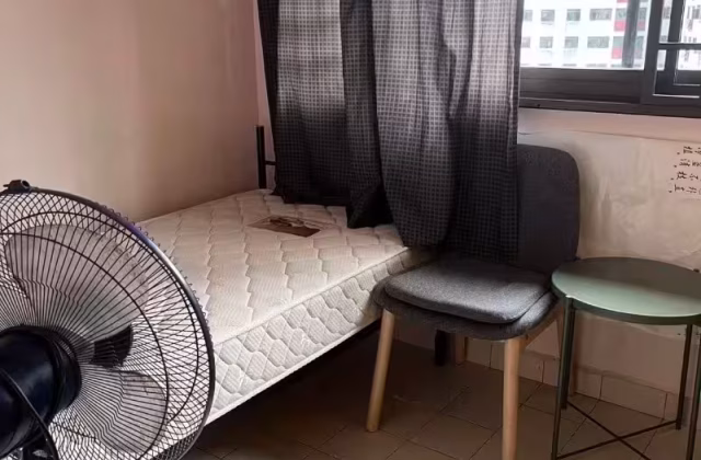 单间出租 • 金文泰 • 105 Henderson Crescent • S$680 • 3房(2臥室) • 普通房