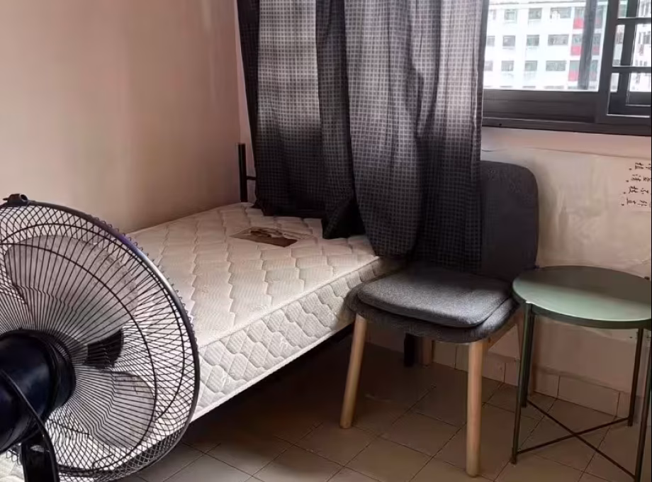 单间出租 • 金文泰 • 105 Henderson Crescent • S$680 • 3房(2臥室) • 普通房 照片