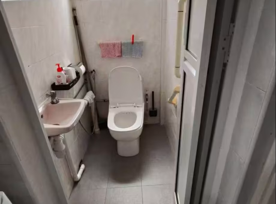 单间出租 • 金文泰 • 129 Bukit Merah View • S$1200 • 3房(2臥室) • 主人房 照片