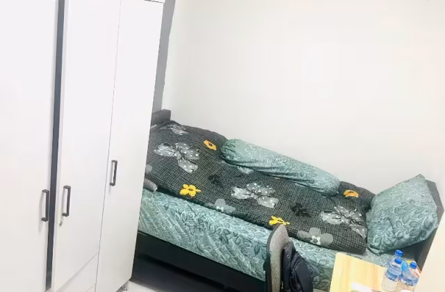 单间出租 • 登加 •  Kim Sia Court • S$1300 • 住宅公寓 • 普通房