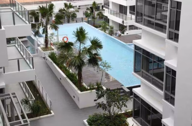 单间出租 • 欧南 •  Atrium Residences • S$1100 • 住宅公寓 • 普通房