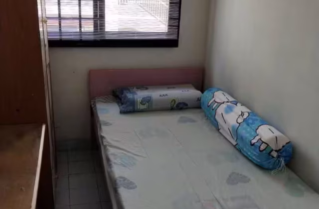 单间出租 • 马林百列 • 57 Lorong 5 Toa Payoh • S$600 • 4房(3臥室) • 普通房