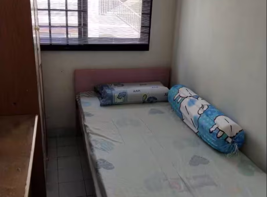 单间出租 • 马林百列 • 57 Lorong 5 Toa Payoh • S$600 • 4房(3臥室) • 普通房 照片