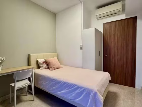 单间出租 • 加冷 •  Eight Riversuites • S$1380 • 共管公寓 • 普通房 照片