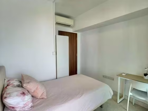 单间出租 • 加冷 •  Eight Riversuites • S$1380 • 共管公寓 • 普通房 照片