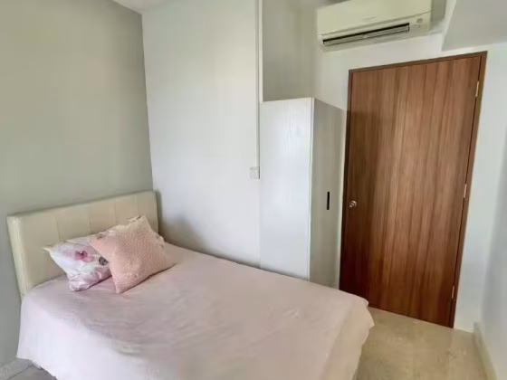 单间出租 • 加冷 •  Eight Riversuites • S$1380 • 共管公寓 • 普通房 照片