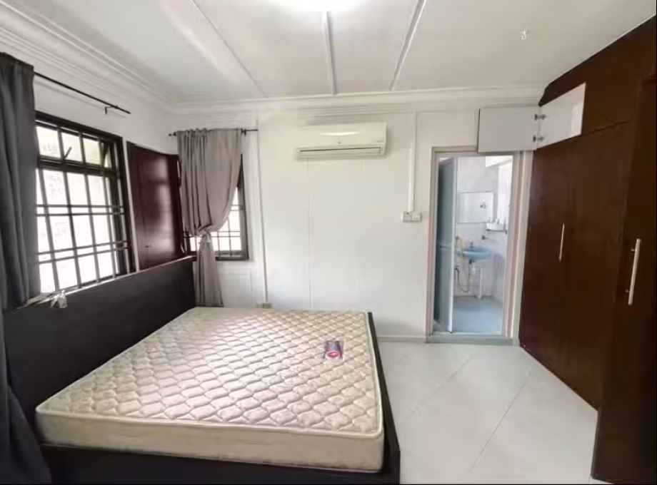 单间出租 • 巴耶利峇 • 43 Teban Gardens Road • S$1600 • 3房(2臥室) • 主人房 照片