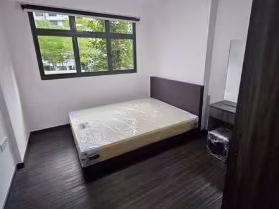 单间出租 • 马林百列 • 122 Lorong 2 Toa Payoh • S$1200 • 住宅公寓 • 主人房 照片