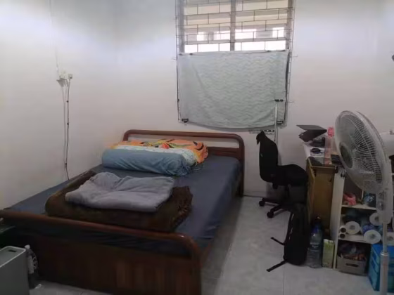 单间出租 • 马林百列 • 57 Lorong 5 Toa Payoh • S$950 • 4房(3臥室) • 普通房 照片