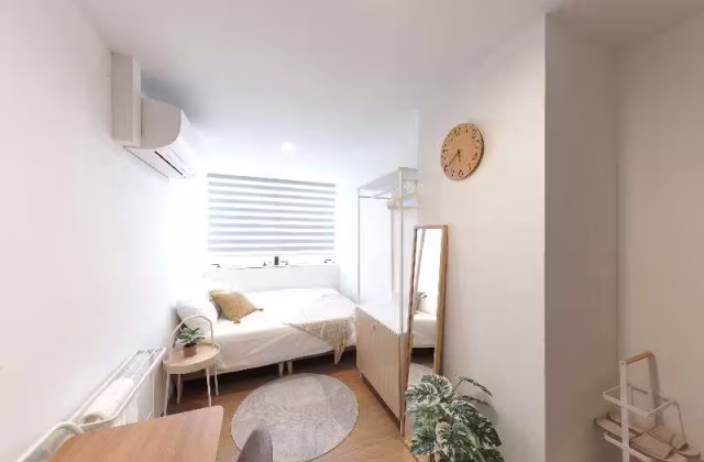 整套出租 • 欧南 • ALJUNIED ROAD (389801) • S$1550 • 服务式公寓 • 140ft² / 13m²