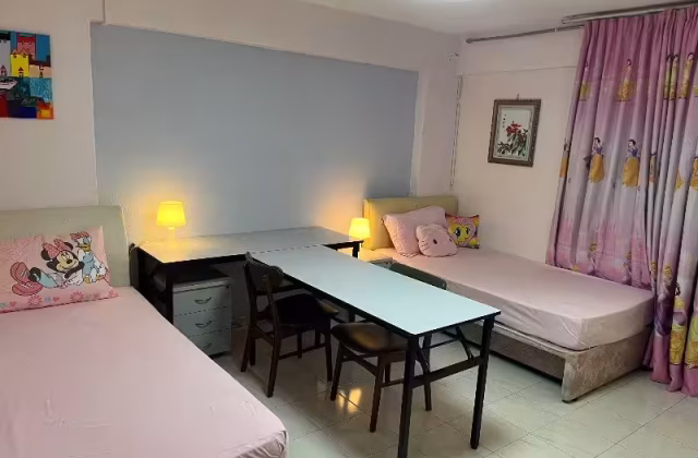 单间出租 • 西部集水区 • 855 Tampines Street 83 • S$1200 • 5房(4臥室) • 普通房