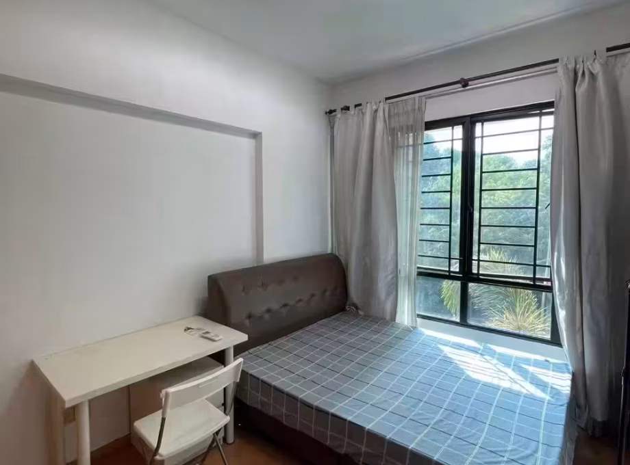 单间出租 • 欧南 •  Central Grove • S$1400 • 共管公寓 • 普通房 照片