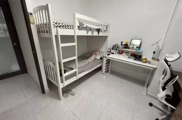 单间出租 • 三巴旺 • 605 Woodlands Drive 42 • S$700 • 3房(2臥室) • 普通房