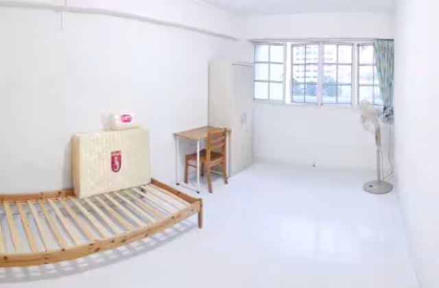 单间出租 • 三巴旺 • 173 Woodlands Street 13 • S$700 • 4房(3臥室) • 普通房