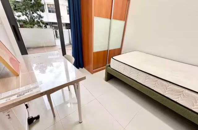 单间出租 • 加冷 •  8 Farrer Suites • S$1900 • 住宅公寓 • 主人房