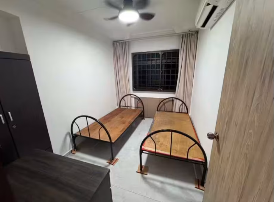 单间出租 • 三巴旺 • 733 Woodlands Circle • S$500 • 3房(2臥室) • 床位出租 照片