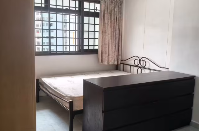 单间出租 • 三巴旺 • 710 Woodlands Drive 70 • S$1100 • 5房(4臥室) • 普通房