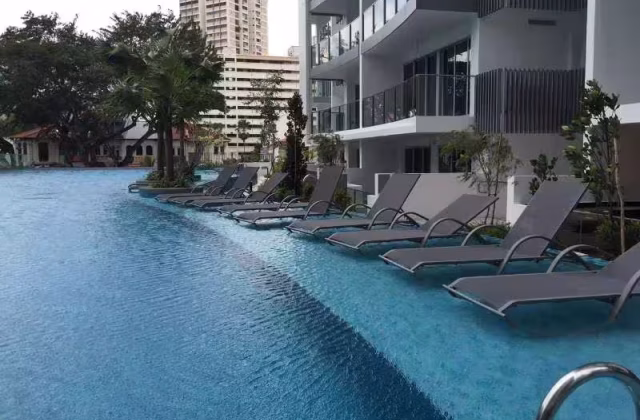 整套出租 • 加冷 •  Eight Riversuites • S$3300 • 共管公寓 • 