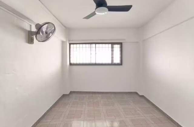 单间出租 • 裕廊东 • 310 Jurong East Street 32 • S$700 • 4房(3臥室) • 普通房