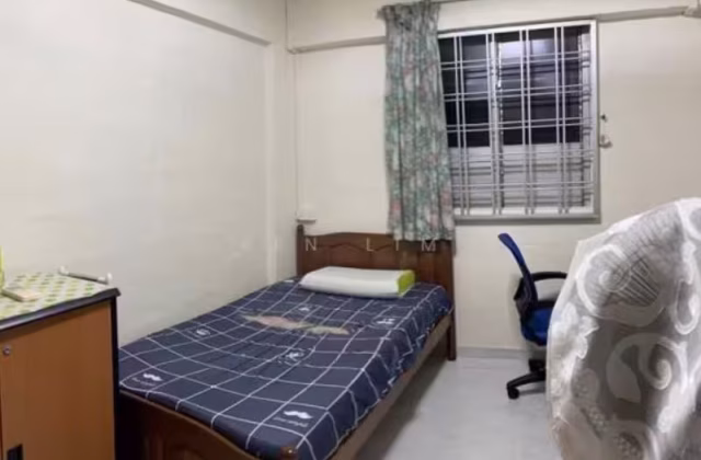 单间出租 • 金文泰 • 335 Clementi Avenue 2 • S$950 • 3房(2臥室) • 普通房