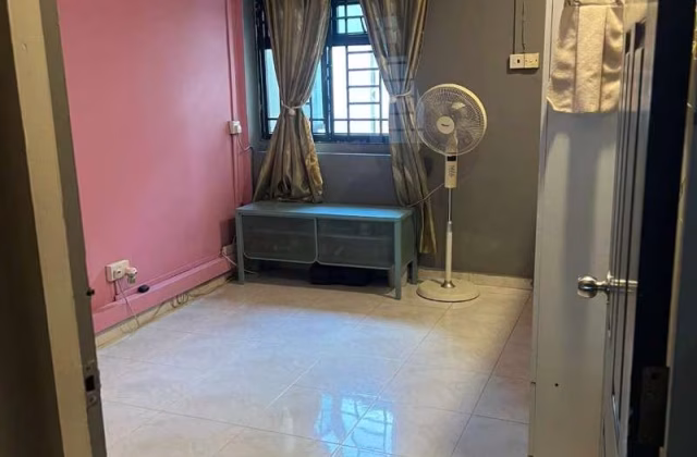 单间出租 • 红山 • 61 Telok Blangah Heights • S$1350 • 3房(2臥室) • 主人房