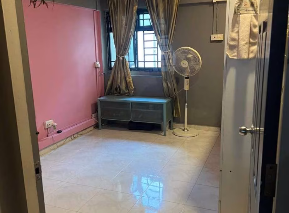 单间出租 • 红山 • 61 Telok Blangah Heights • S$1350 • 3房(2臥室) • 主人房 照片