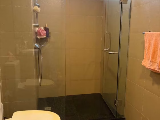 单间出租 • 后港 •  Charlton Residences • S$1500 • 联排排屋 • 主人房 照片