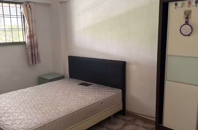 单间出租 • 西部集水区 • 105 Tampines Street 11 • S$1000 • 3房(2臥室) • 普通房