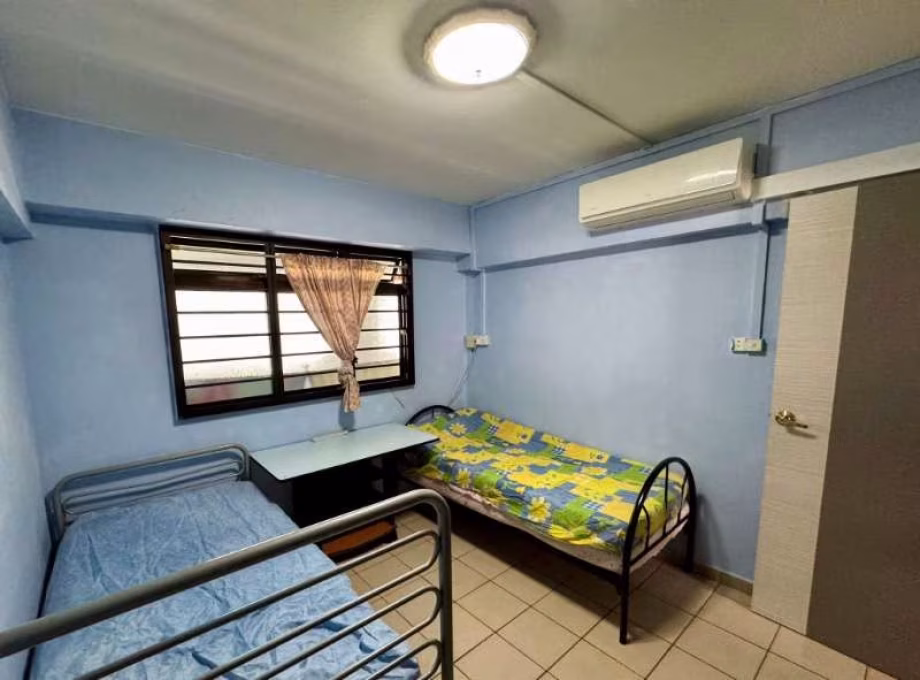 单间出租 • 义顺 • 329 Yishun Ring Road • S$1000 • 4房(3臥室) • 普通房 照片