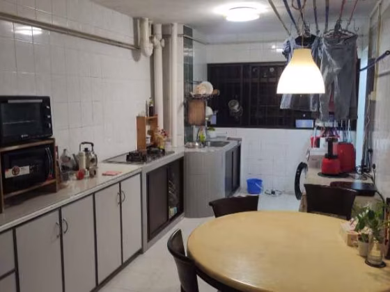 单间出租 • 宏茂桥 • 612 Ang Mo Kio Avenue 4 • S$1000 • 3房(2臥室) • 佣人房 照片