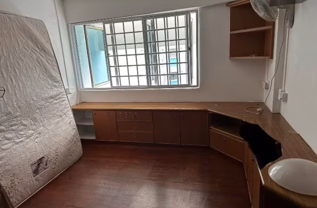 单间出租 • 淡滨尼 • 111 Tampines Street 11 • S$1200 • 4房(3臥室) • 普通房