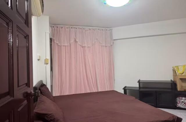 单间出租 • 后港 • 457 Hougang Avenue 10 • S$1200 • 3房(2臥室) • 佣人房