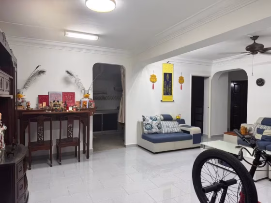 单间出租 • 后港 • 457 Hougang Avenue 10 • S$1200 • 3房(2臥室) • 佣人房 照片