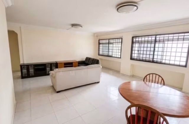 单间出租 • 淡滨尼 • 352 Tampines Street 33 • S$450 • 3房(2臥室) • 床位出租