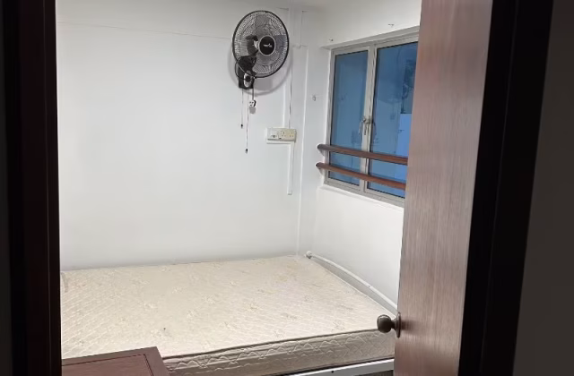 单间出租 • 淡滨尼 • 111 Tampines Street 11 • S$900 • 4房(3臥室) • 普通房