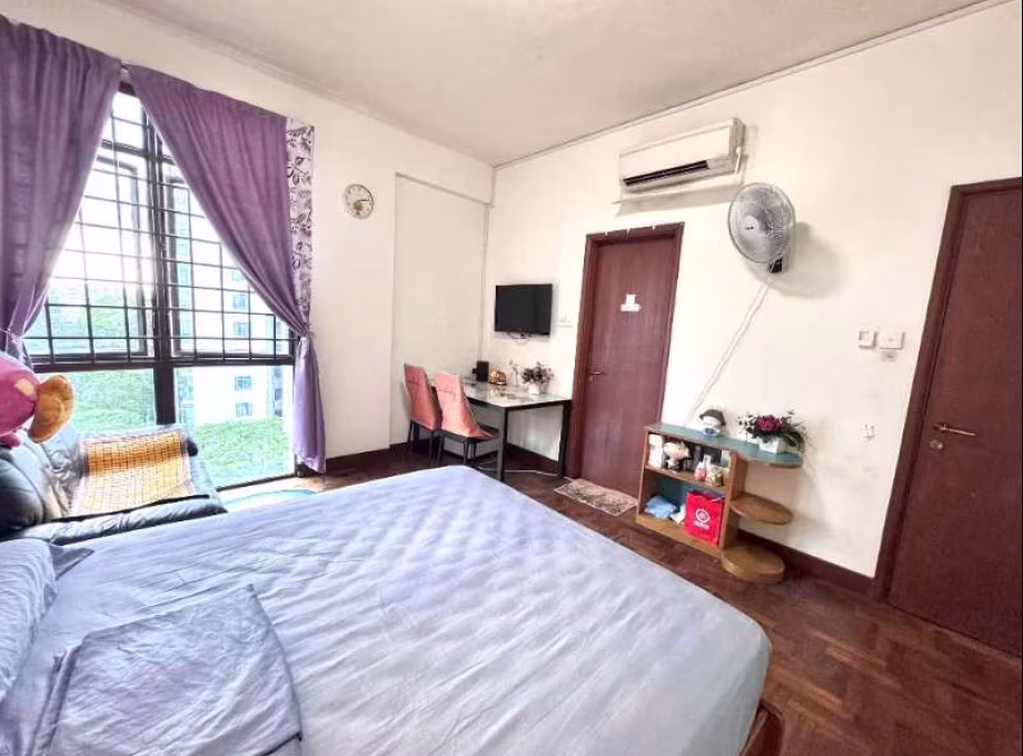 单间出租 • 裕廊东 •  Parc Oasis • S$1800 • 共管公寓 • 主人房 照片