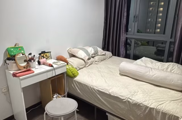 单间出租 • 义顺 •  Symphony Suites • S$1400 • 共管公寓 • 普通房