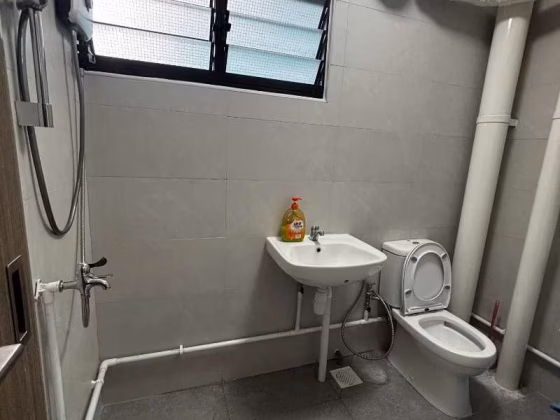 单间出租 • 兀兰 • 175 Woodlands Street 13 • S$900 • 5房(4臥室) • 普通房 照片