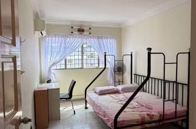 单间出租 • 裕廊西 • 925 Jurong West Street 92 • S$800 • 4房(3臥室) • 佣人房