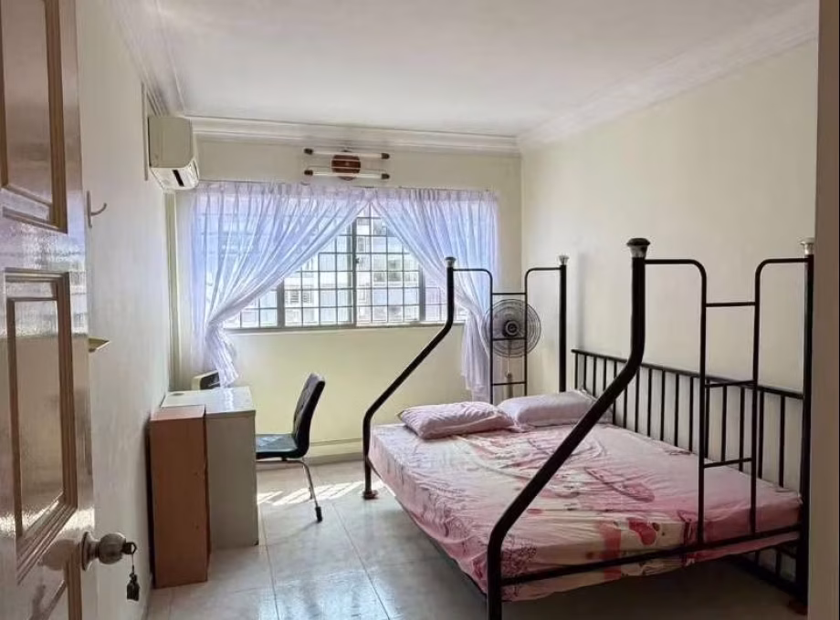 单间出租 • 裕廊西 • 925 Jurong West Street 92 • S$800 • 4房(3臥室) • 佣人房 照片