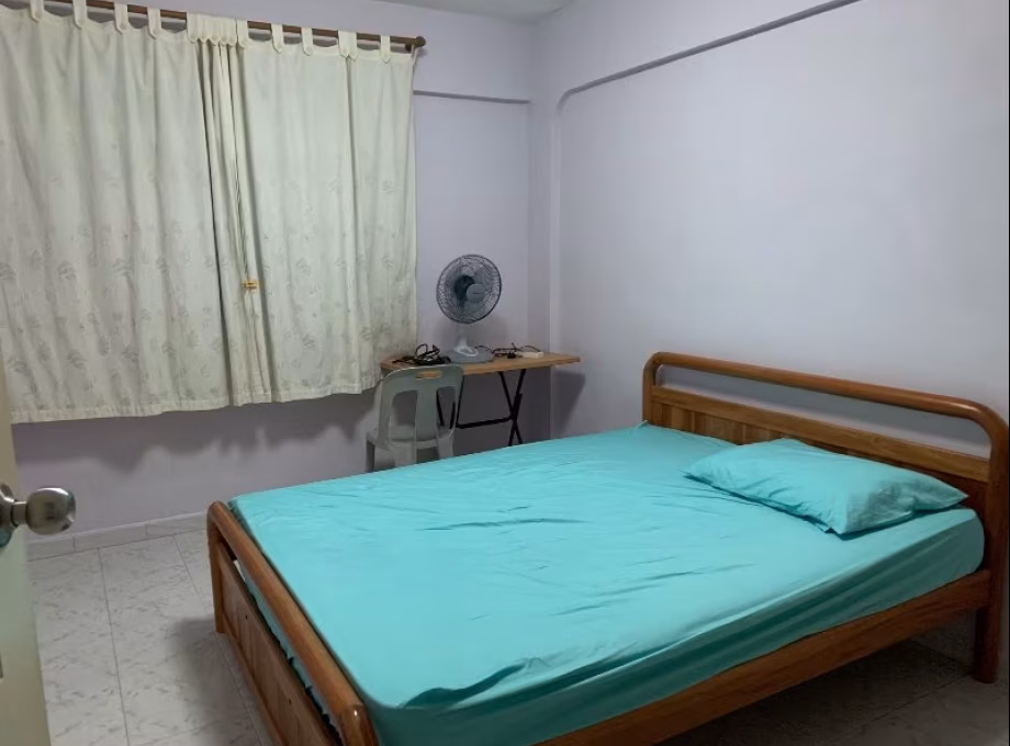 单间出租 • 实龙岗 • 330 Serangoon Avenue 3 • S$1000 • 4房(3臥室) • 普通房 照片