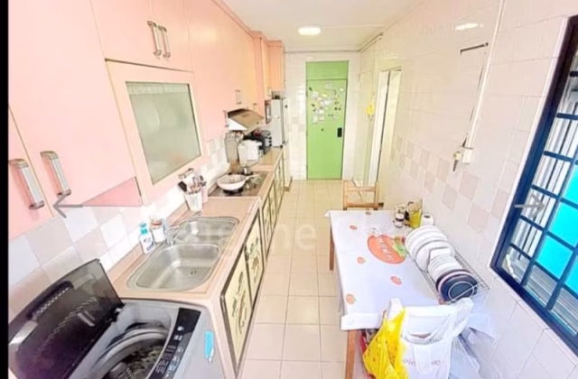 房屋出售 • 裕廊西 • 668A Jurong West Street 64 • S$580000 • 3房(2臥室) • 915ft² / 85m²