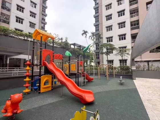 单间出租 • 后港 •  The Florida • S$1200 • 共管公寓 • 普通房 照片