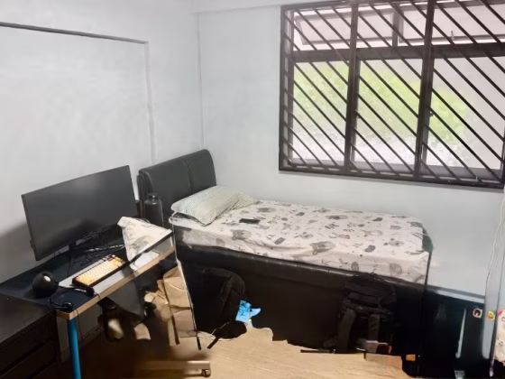 单间出租 • 红山 • 48 Lengkok Bahru • S$700 • 4房(3臥室) • 普通房 照片