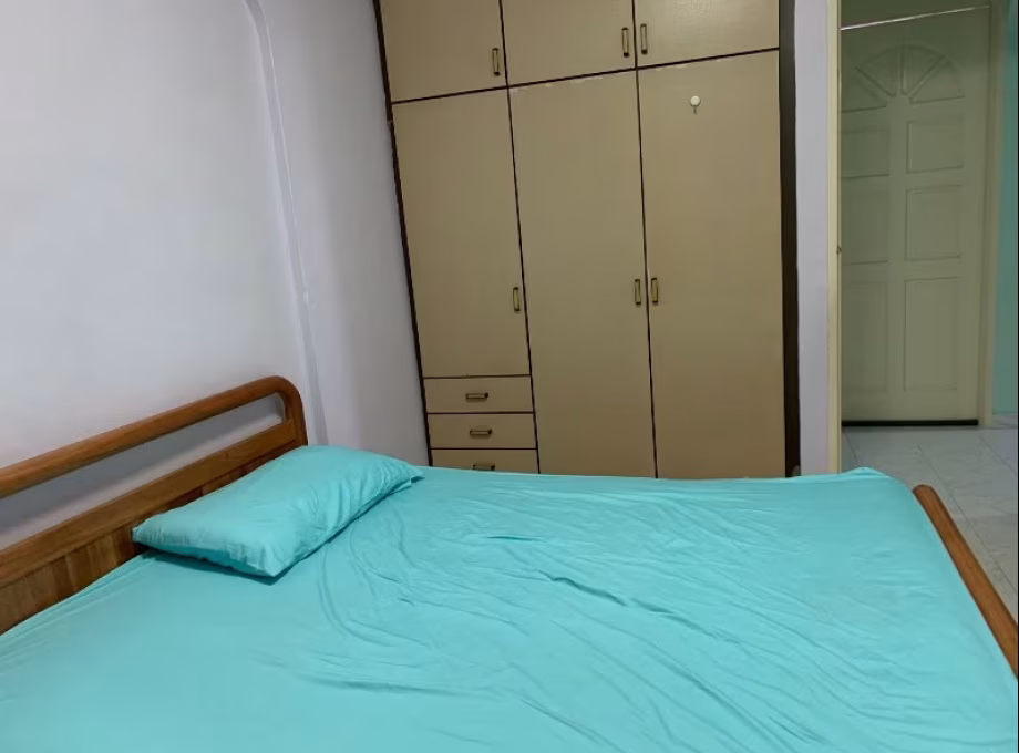 单间出租 • 实龙岗 • 330 Serangoon Avenue 3 • S$1000 • 4房(3臥室) • 普通房 照片
