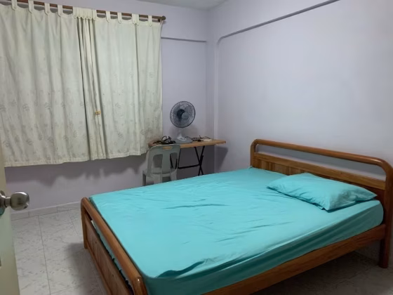 单间出租 • 实龙岗 • 330 Serangoon Avenue 3 • S$1000 • 4房(3臥室) • 普通房 照片